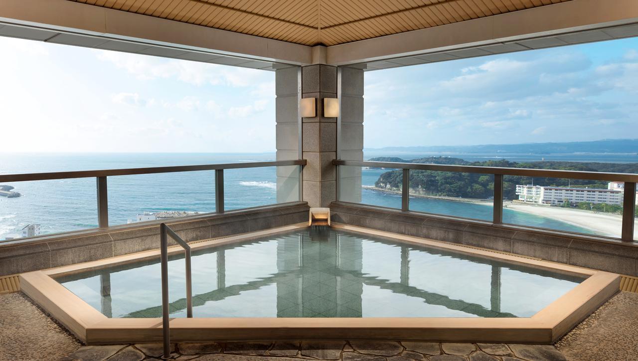 Nanki-Shirahama Marriott Hotel Exterior photo A modern open-air bath